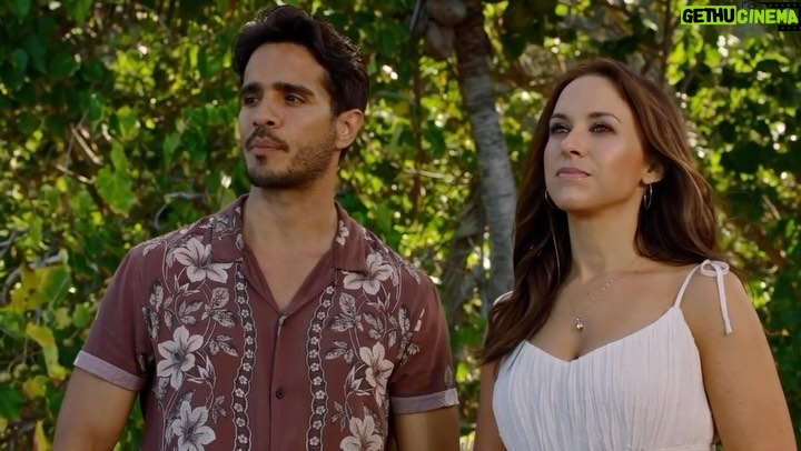 Ektor Rivera Instagram - Great news! Our movie ‘GROUNDSWELL’ filmed in beautiful Hawai’i is now available on @primevideo ! 🌊🏄🏻♂️🌺 Buen plan para relajarse y verla este fin de semana!❤️🍿 - Emma (Lacey Chabert) a chef, travels to Hawai’i and meets Ben (Ektor Rivera) a Puerto Rican surf instructor whose lessons help her to regain her footing on the heels of a personal and professional setback. Starring @thereallacey @ektorrivera 🌺 Directed by @leemfriedlander 🌸 Based on the novel written by @katieleebiegel 🌼 Prime Video