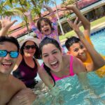 Ektor Rivera Instagram - Yara cumple hoy… en su cara (y en la mía) la felicidad más grande de estar en la isla y en familia. 🇵🇷Felicidades mi amor, eres un alboroto de alegría en nuestras vidas! 😄 Por eso te amamos tanto!❤️ @yaralasanta Puerto Rico