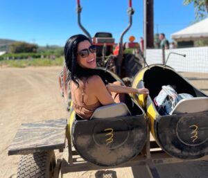 Ektor Rivera Instagram - Con amor desde la granja. 😄🚜🌾🧡