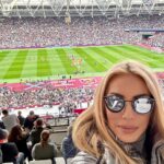 Elena Tsavalia Instagram - Πάσχα με άρωμα…ποδοσφαίρου ! West Ham Vs Arsenal ⚽️ Χριστός Ανέστη! ❤️ #happyeaster #london #matchday #football West Ham United