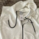 Elena Tsavalia Instagram - “ Τρέχει “ …φανταστικό GIVEAWAY για δύο τυχερές, με την πιο stylish φόρμα και το υπέροχο T-shirt από την @warren_streetwear !🏃‍♀️🏃‍♀️ Τα βήματα απλά: 1) Follow @elenatsavalia 2) Follow @warren_streetwear 3) Tag δύο φίλες σου Ο διαγωνισμός λήγει την Κυριακή 25/6. Οι νικήτριες θα ανακοινωθούν σε story τη Δευτέρα 26/6. Καλή επιτυχία! 🌺