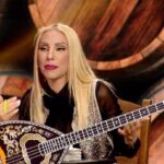 Elena Tsavalia Instagram - Αν είστε έτοιμοι για παιχνίδια το Σαββατόβραδο, συντονιστείτε στον @ant1tv στις 21.00 και παίξτε μαζί μας…FAMILY GAME! ❤️ #tv #tvshow #saturday #saturdaynight #laugh #game #weplay