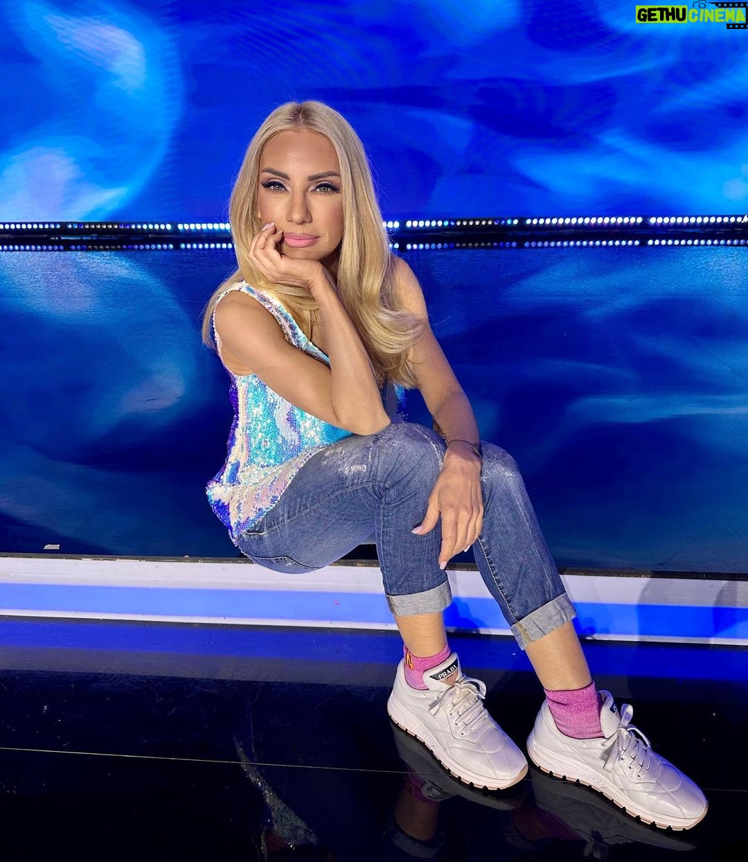 Elena Tsavalia Instagram - Fashion is a trend. Style lives within a person. ~ Oscar de la Renta ~ Thank you @annaziazia ❤️ @olga_tatsi ❤️ @seminastella ❤️ #tv #tvshow #saturday #saturdaynight #game #weplay #style