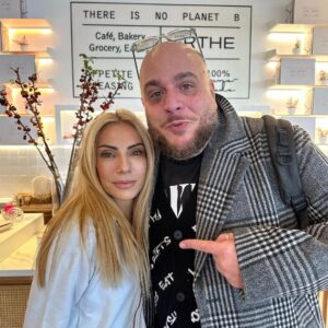 Elena Tsavalia Instagram - Απολαυστικός @fanis_labropoulos  στο ERTHE ❤️
#ertheconceptstore #café #eatery #bakery #grocery #healthyfood #healthylifestyle #laugh #meetingpoint