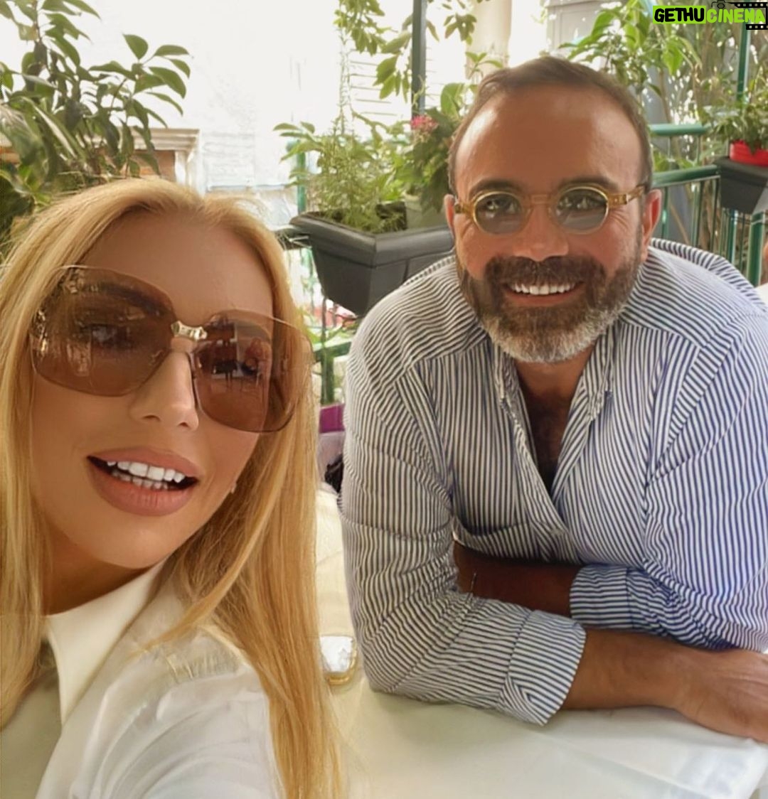 Elena Tsavalia Instagram - Να είσαι πάντα…όπως είσαι❣️ Λαμπερός, γλυκός, ευγενικός, δοτικός, δημιουργικός, ΥΠΕΡΟΧΟΣ❣️❣️❣️❣️ Σ’ αγαπώ πολύ @lagosandreas ❤️ #friends #wishes #nameday #chef #nomadchef #iloveyou