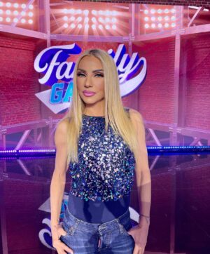 Elena Tsavalia Instagram - FAMILY GAME ❣️
Απόψε στις 20.00, στον @ant1tv ❤️
#tv #tvshow #saturday #saturdaynight #laugh #family #game #tonight