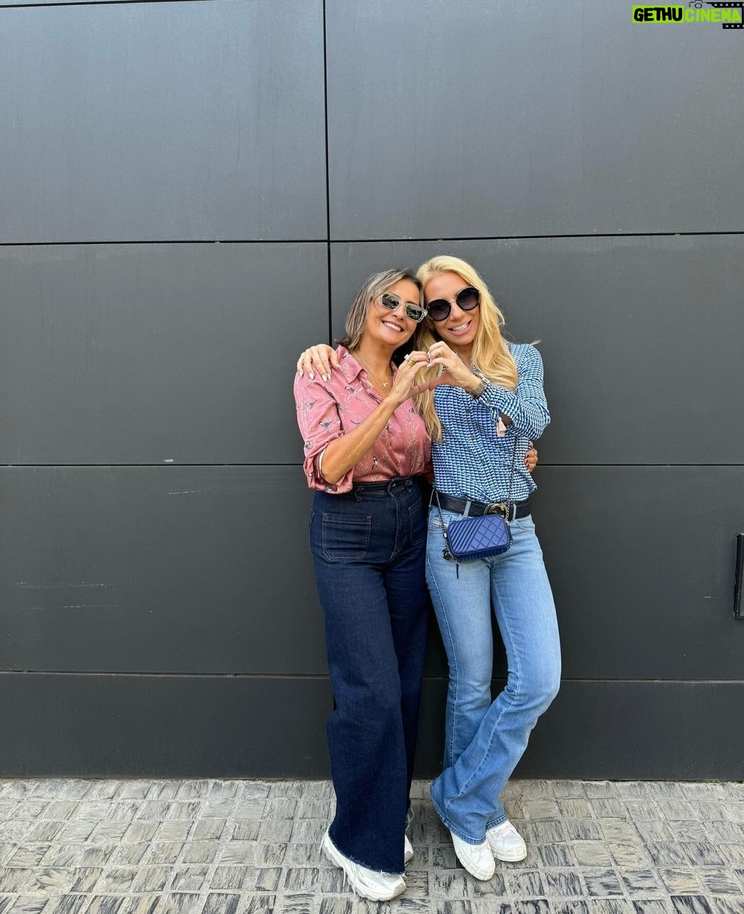 Elena Tsavalia Instagram - Από Θεσσαλονίκη …με αγάπη!!!!!❤️ #thessaloniki #friends #friendsforever #smile #love #together #happytogether The Met Hotel - Thessaloniki