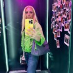 Elena Tsavalia Instagram – Το πρώτο κομμάτι της περιοδείας μας μόλις τελείωσε στο πολύχρωμο @moxy.patramarina !🌈
Ευχαριστούμε πολύ @pavlos.gotsis !🌺
See you soon! 🤍
#theatre #ontour #actors #dancers #hotel #elevador #mirror #selfie #colors #seeyousoon Moxy Patra Marina