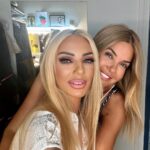 Elena Tsavalia Instagram - It’s a beautiful life…όταν έχεις δίπλα σου όμορφους ανθρώπους στην ψυχή (γιατί στη μορφή είναι πασιφανές!!!!) 💫 Σ’ αγαπάω, παπί μουυυυυυ !!!!!!!!!!!❤️❤️❤️❤️❤️❤️❤️❤️❤️❤️❤️❤️❤️❤️❤️❤️❤️ #friends #friendsforever #frienship #togetherforever #smile #loveyou #youareamazing #hug Δελφιναριο