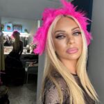 Elena Tsavalia Instagram - Saturday night ❤️ #theatre #summer2023 #summernights #actress #makeup #face #greeneyes #lips #blondehair #seferlisteam #laugh #pink Δελφιναριο