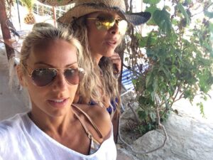 Elena Tsavalia Instagram - Γιορτάζουν τα κορίτσια μου!!!!!🎉
Χρόνια πολλά κουμπάρες μου!!!
Ήθελα να σας ευχηθώ με φωτογραφίες από τις πιο ανέμελες στιγμές μας και μόλις συνειδητοποίησα….πόσα χρόνια έχω να κάνω διακοπές👙😳
Σας αγαπάω πολυυυύ!!!!❤️❤️

#august #nameday #maidofhonor #friends #together #happytogether #moments #holidays #withyou #wishes #loveyou