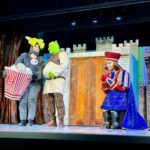 Elena Tsavalia Instagram - “ SHREK THE MUSICAL “ 🎭🕺💃🎼 Η παράσταση που υμνεί αυτά που όλοι συζητούν… Τη διαφορετικότητα και την αγάπη!❤️ Ήξερα ότι είσαι τρελός @markos_seferlis_real , αλλά τόσο πολύ που να ανεβάσεις μια τέτοια ΥΠΕΡΠΑΡΑΓΩΓΗ …ούτε εγώ δεν το φανταζόμουν!!!!👏👏👏👏 Θερμά συγχαρητήρια στον υ π ε ρ τ α λ α ν τ ο ύ χ ο θίασο, τον μαέστρο, τους μουσικούς και όλους τους υπόλοιπους συντελεστές ( που είναι ατελείωτοι!!!!!😳) ΜΗΝ ΤΟ ΧΑΣΕΤΕ !!!!!!!!!!💫 #theatre #shrek #shrekthemusical #seferlis #seferlisteam #congratulations Περοκε Σεφερλης