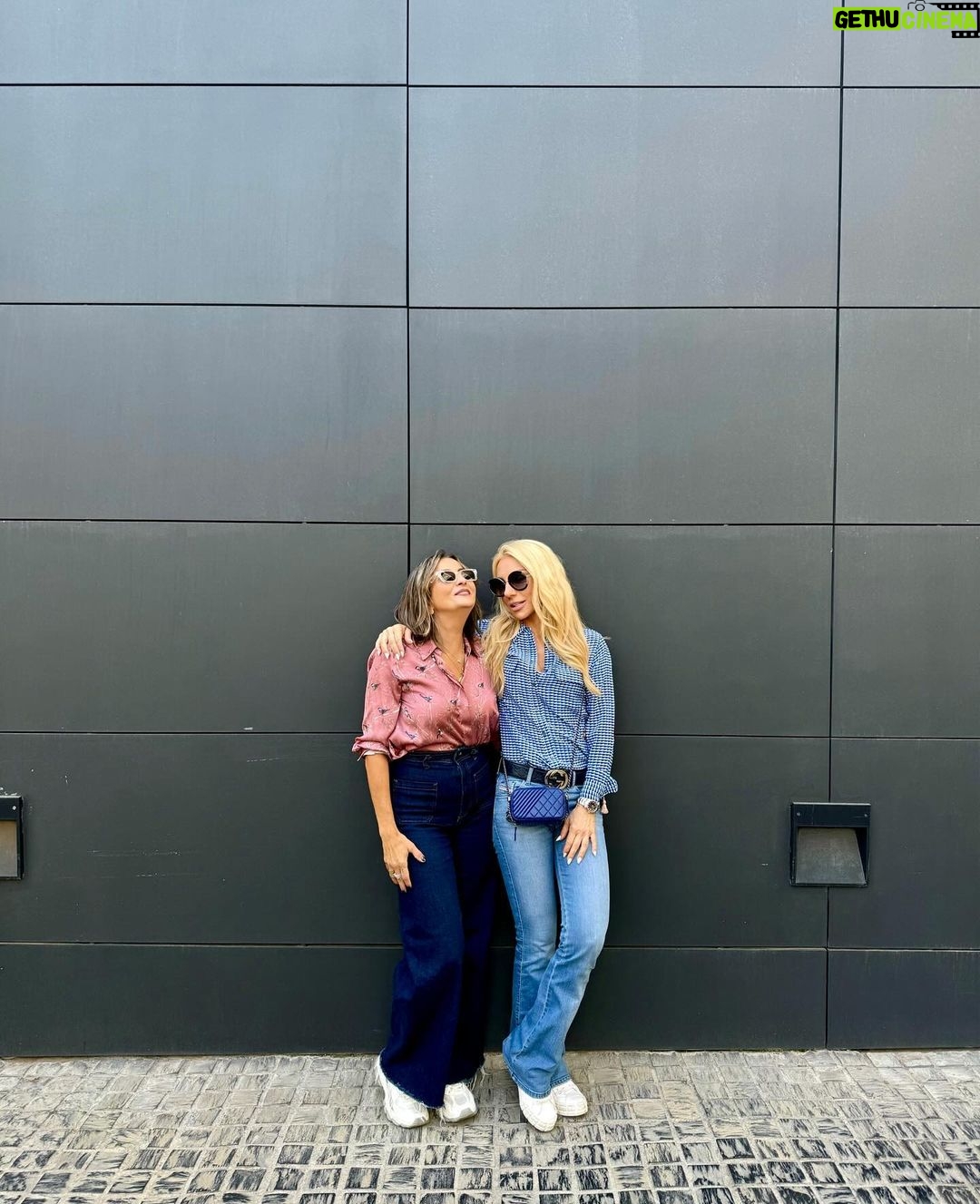 Elena Tsavalia Instagram - Από Θεσσαλονίκη …με αγάπη!!!!!❤️ #thessaloniki #friends #friendsforever #smile #love #together #happytogether The Met Hotel - Thessaloniki