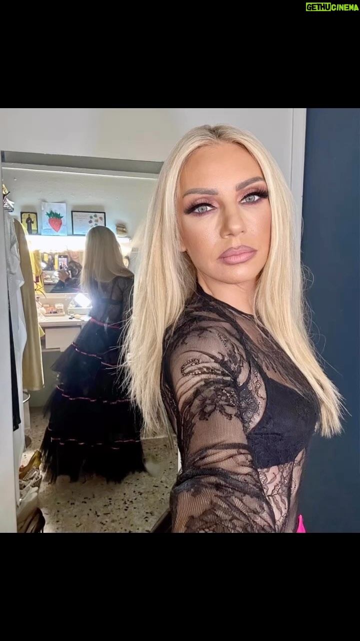 Elena Tsavalia Instagram - ❤️ Radiant ❤️ #makeup