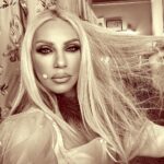 Elena Tsavalia Instagram - Δελφινάριο… Κυριακή βράδυ… “Ακυβέρνητο καράβι η πατρίδα μας”❤️ Κρατήσεις εισιτηρίων: Τηλ. 210- 4176404 ή στο viva.gr #theatre #laugh #today #sundaynight #summer2023 #seferlisteam Δελφιναριο
