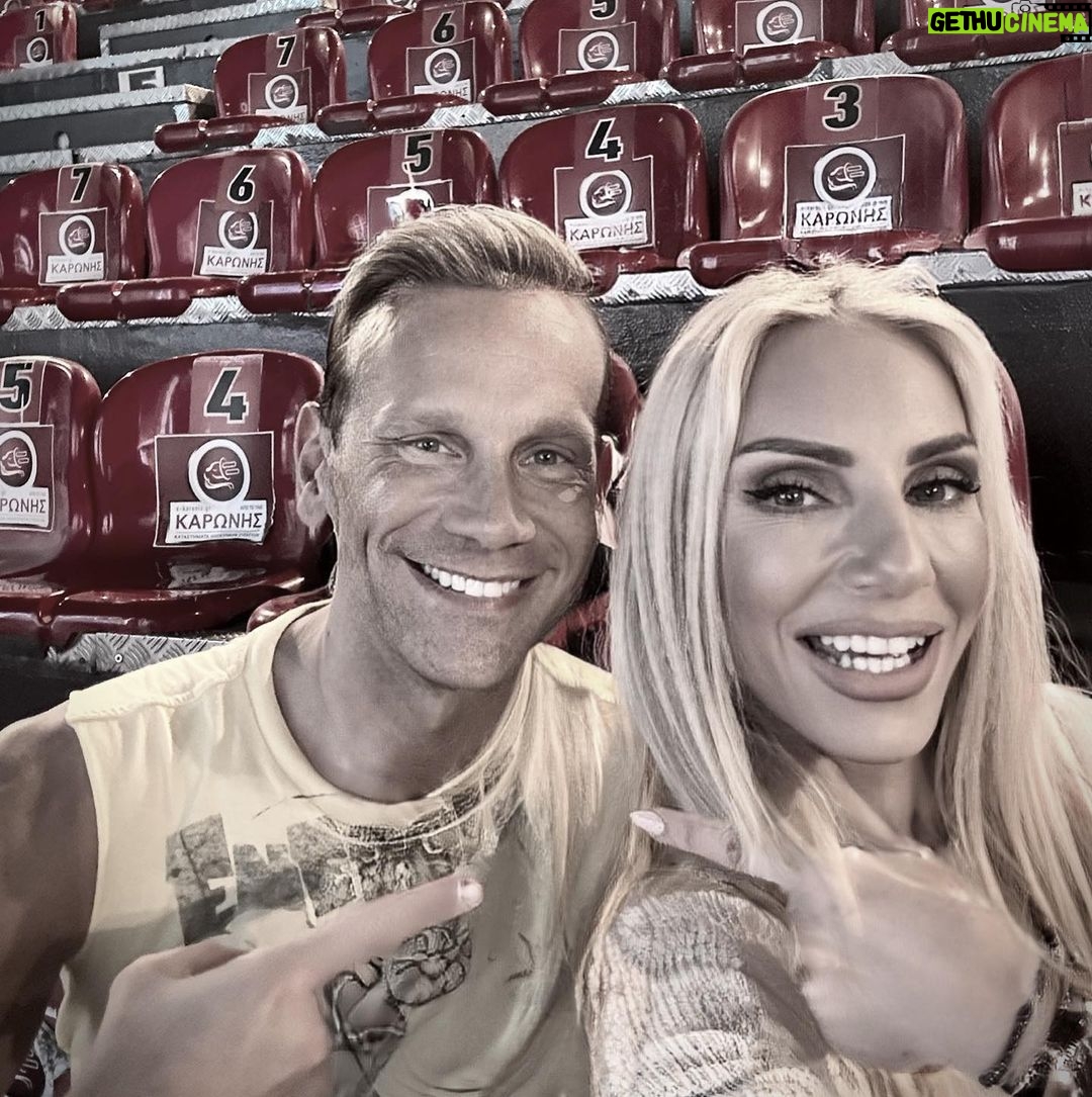Elena Tsavalia Instagram - Ταλαντούχος… το ξέρεις! Ευγενής…το υποψιάζεσαι! Με απίστευτη αύρα…το ανακαλύπτεις όταν βρεθείς δίπλα του! Καλώς όρισες στο Δελφινάριο @theopanas ! Είσαι 💫 ! #theatre #choreographer #dance #dancing #welcome #rehersal Δελφιναριο