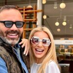Elena Tsavalia Instagram - Είχα να τον δω τρεις μήνες και να έρθει στο ERTHE τέσσερις!!!!! 😳 Και ήρθε φορτωμένος με λουλούδια και ευχές!!!!! 🌺 Μου έλειψες @lagosandreas ❣️ Love you ❤️ #ertheconceptstore #café #eatery #bakery #grocery #healthyfood #healthylifestyle #chef #nomadchef #friends #friendsforever #loveyou Erthe Concept Store