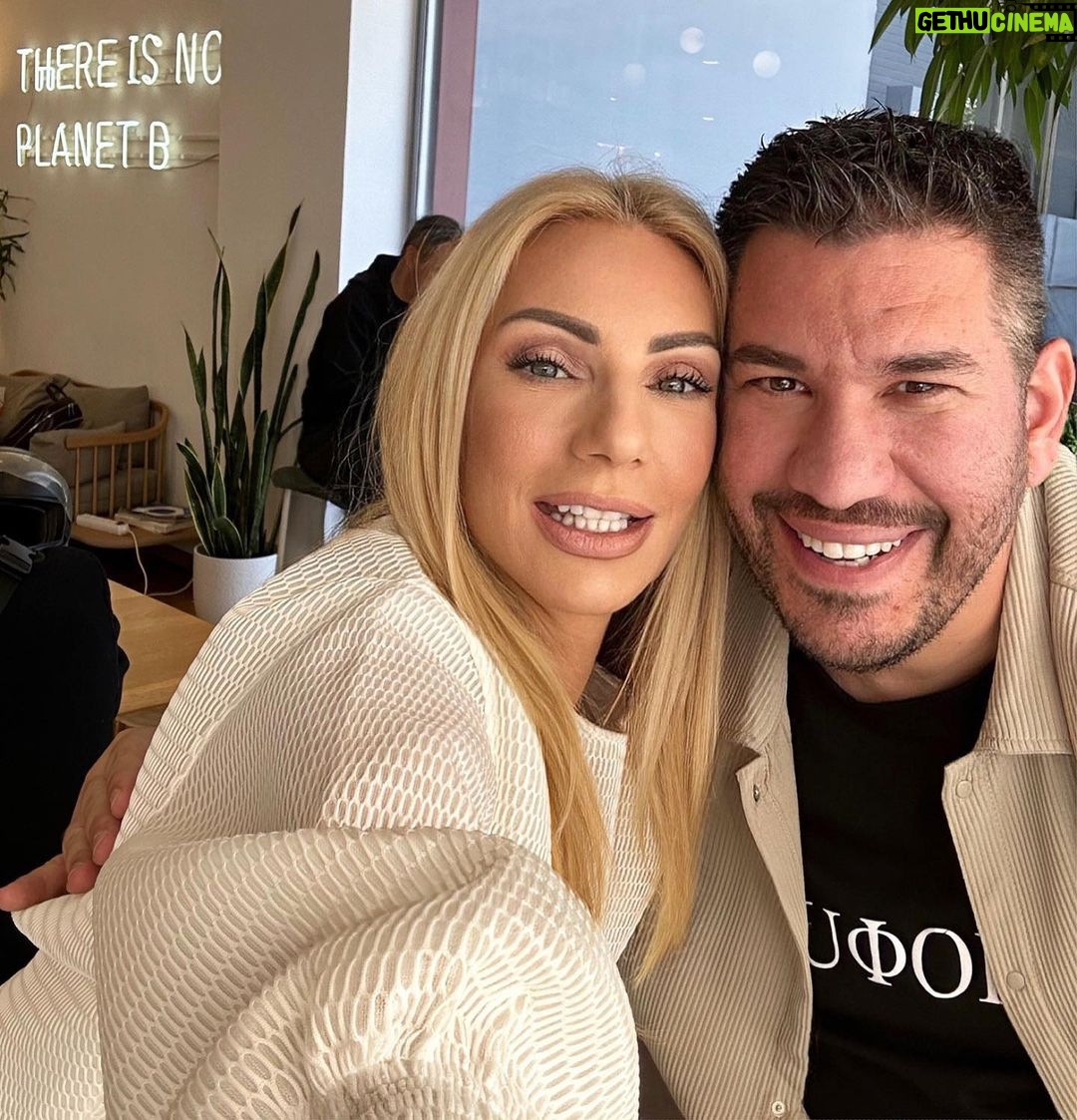 Elena Tsavalia Instagram - Ο @harislebi αποκλειστικά στο… ERTHE ! ❤️ #ertheconceptstore #café #eatery #bakery #gricery #healthyfood #healthylifestyle #friends #meeting #today Erthe Concept Store