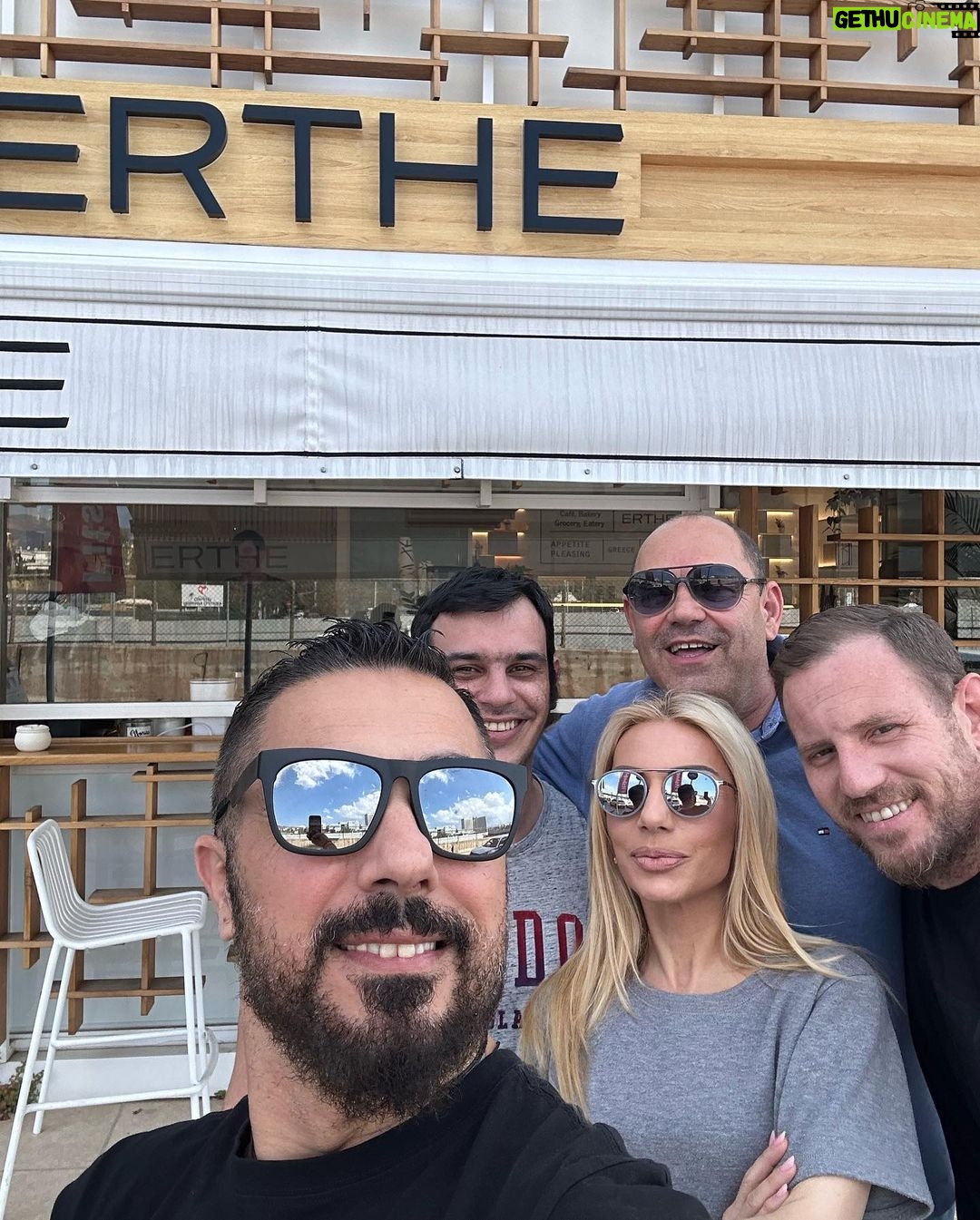 Elena Tsavalia Instagram - Σάββατο στο ERTHE…! @marios_psaroudakis … @mixalisalpoglou … @_nikoslaios_ … Στέφανε … love you 🤍 #ertheconceptstore #cafè #eatery #bakery #grocery #healthyfood #healthylifestyle #saturday #friends #happytogether Erthe Concept Store