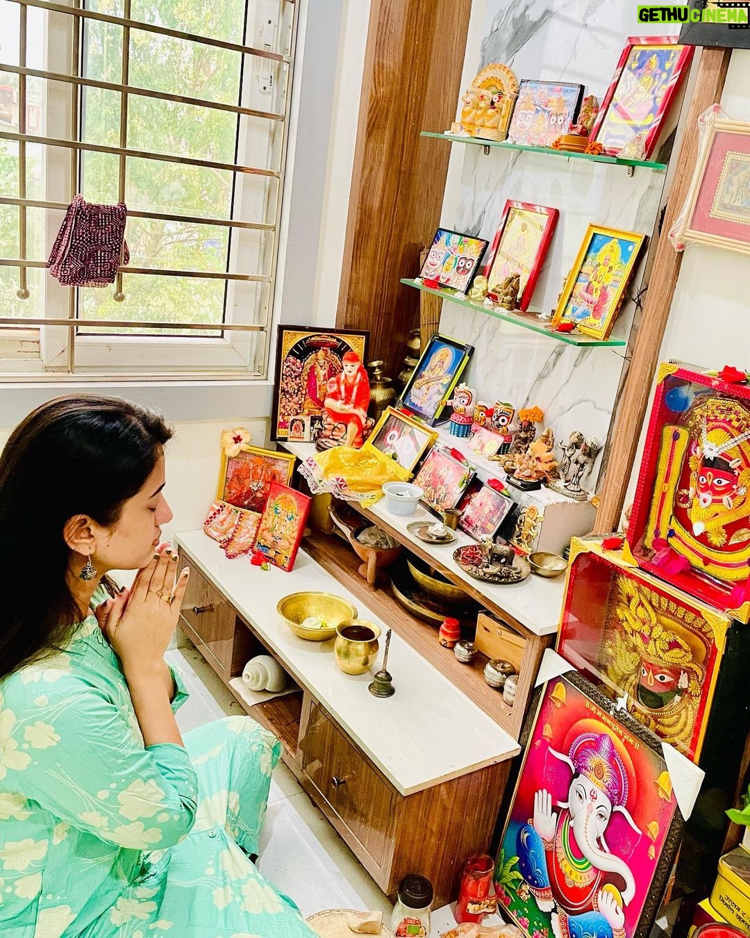 Elina Samantray Instagram - ପ୍ରଥମାଷ୍ଟମୀ ର ଅନେକ ଅନେକ ଶୁଭକାମନା!🙏🏻🌻