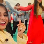 Elina Samantray Instagram - From Backstage Rehearsal to the Stage !🔥❤️ With the Gorgeous @rayelinasamantaray 💗 and the Talented @amir_one_m_crew @one_m_crew 🔥🔥 #ohbaby #malkamalka #elinasamantaray #pragyanhota #reelkarofeelkaro #reelitfeelit #instareels #explore ODISHA