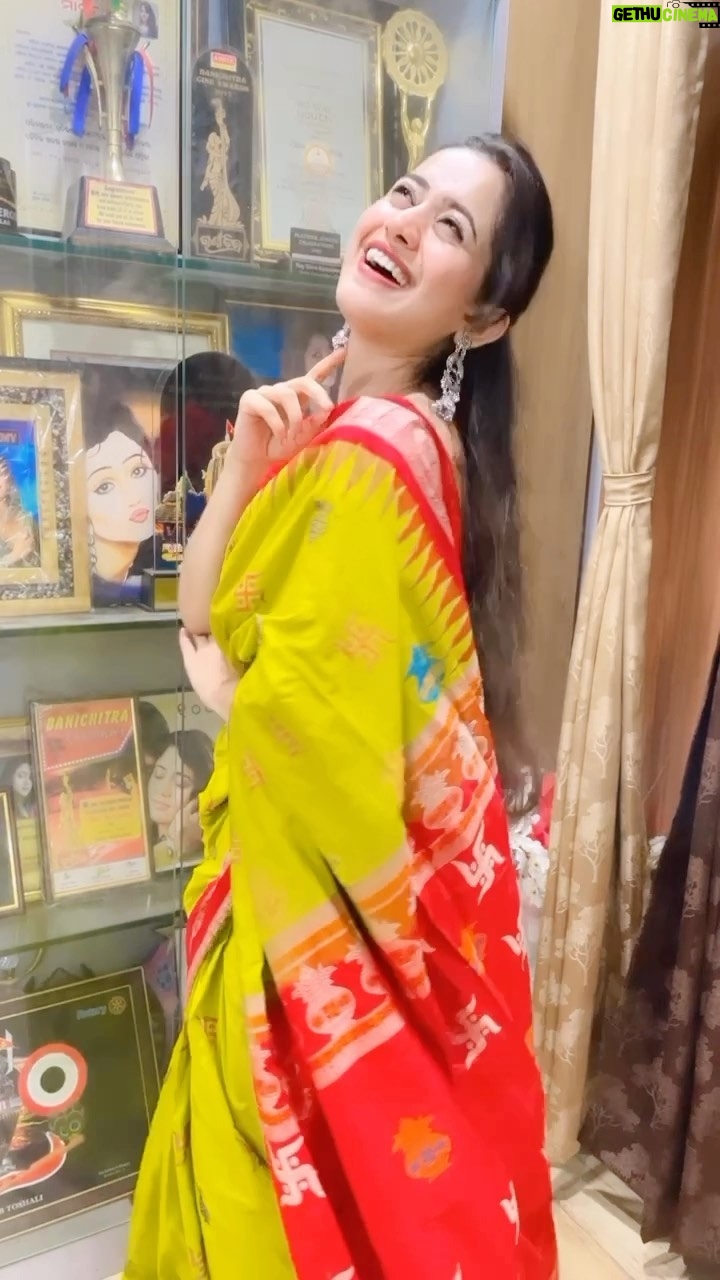 Elina Samantray Instagram - My most fav one from the collection of @bigraynofficials♥️ Go get your fav ones now!! @bigraynofficials #handloomsaree #odishahandloom #bigryan #rayelinasamantaray #elinasamantaray #sareelove #sareefashion #sareelover #odishatourism #odisha #india #elinaactress