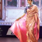Elina Samantray Instagram - Wearing indian Handloom is my favourite thing these days..🫶💗 Wearing @atulyakarigariindia