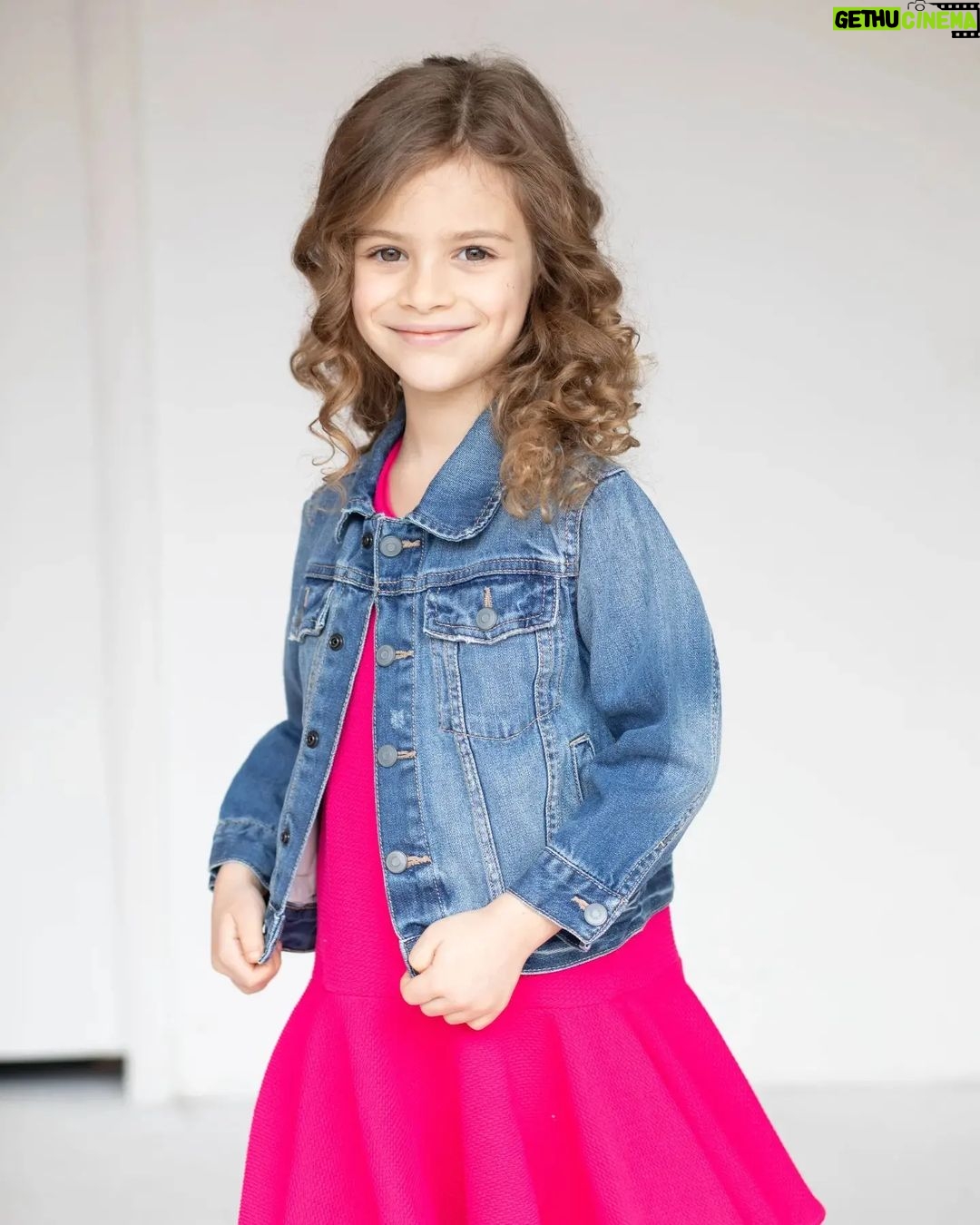Elisabetta Fantone Instagram - She's bold, she's fierce, she's determined and passionate. I wanna be just like her when I grow up. Never met a little girl who knows exactly what she wants and is so fearless to dream big and make it happen at such a young age. This 6 year old is my biggest inspiration. Never thought one day I would be blessed to have a mother's dream of a daughter, that she would share my passions and I would see her grow into this incredible artist. She reminds me how to stay true to myself, choose from the heart and trust my instincts. Being a parent makes us think we know better and know it all at all times but our children can be our greatest teachers and this little girl full of wisdom constantly reignites my passion and creativity. Thank you my love for all that you are. You are full of light. #AbigailLondon #6yearoldactress #actinglife #motherdaughter