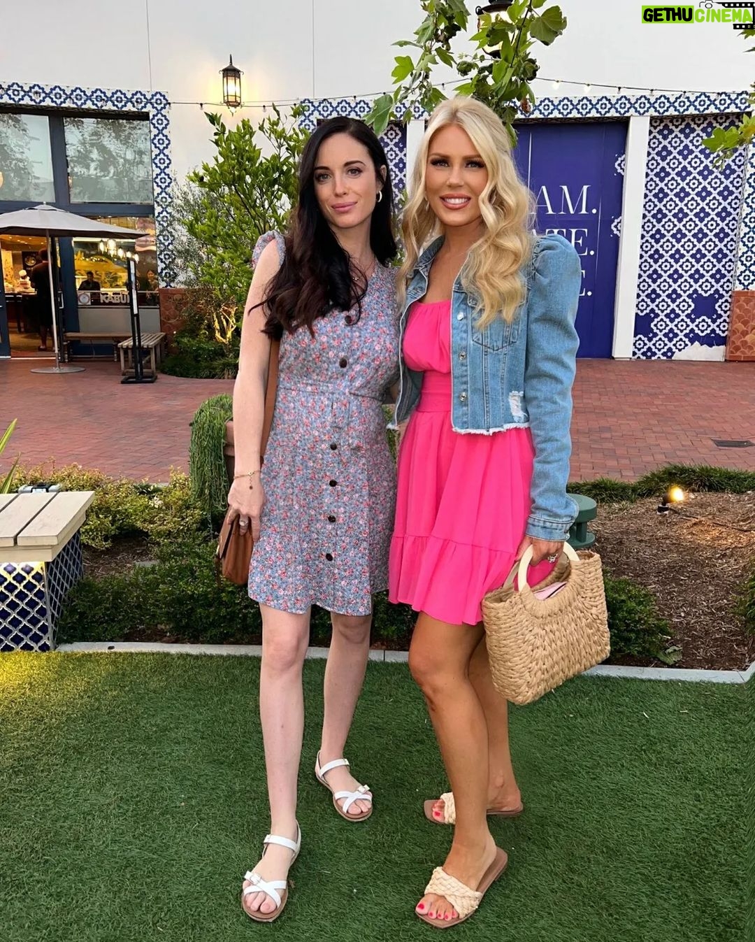 Elisabetta Fantone Instagram - Happy to be in California and to be reunited with our dear friends @gretchenrossi & @sladesmileyofficial and their sweet little girl Skylar Gray. 🥰 Truly some of my favorite people. Beautiful souls, beautiful energy and always tons of laughter when we're together. And our girls together are just so adorable!!! 💛 #California #LosAngeles Los Angeles, California