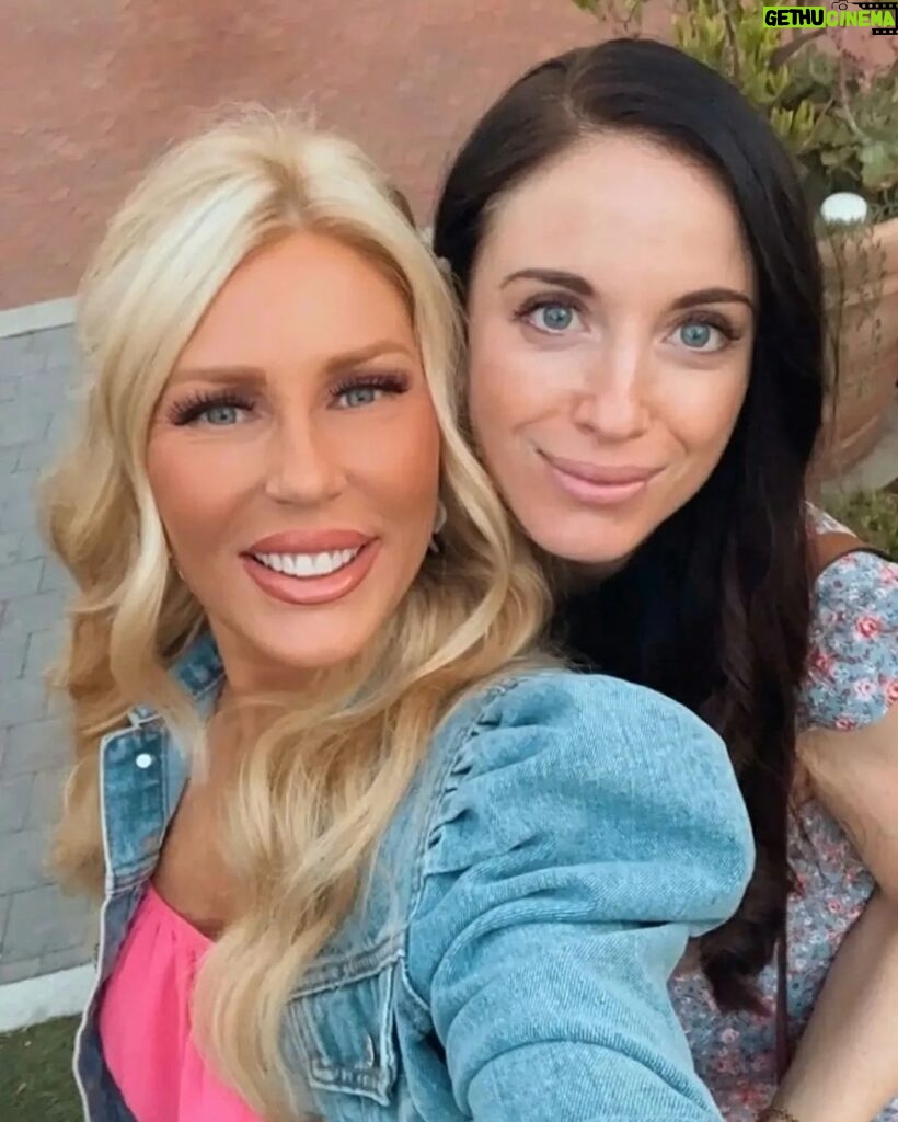 Elisabetta Fantone Instagram - Happy to be in California and to be reunited with our dear friends @gretchenrossi & @sladesmileyofficial and their sweet little girl Skylar Gray. 🥰 Truly some of my favorite people. Beautiful souls, beautiful energy and always tons of laughter when we're together. And our girls together are just so adorable!!! 💛 #California #LosAngeles Los Angeles, California
