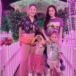 Elisabetta Fantone Instagram - It's not the ride, it's who you're riding with. It seems we just can't get enough of amusement parks 🎠🎡🎢 and having a great time. Because life is meant to be lived to the fullest. I love this time of year🎄, love this city, live for my family and cherish my circle of friends. Blessed to be creating so many wonderful memories for our children together. May we always remain kids at heart. 💗👊 - @santasenchantedforest Santa's Enchanted Forest