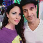 Elisabetta Fantone Instagram - It's not the ride, it's who you're riding with. It seems we just can't get enough of amusement parks 🎠🎡🎢 and having a great time. Because life is meant to be lived to the fullest. I love this time of year🎄, love this city, live for my family and cherish my circle of friends. Blessed to be creating so many wonderful memories for our children together. May we always remain kids at heart. 💗👊 - @santasenchantedforest Santa's Enchanted Forest