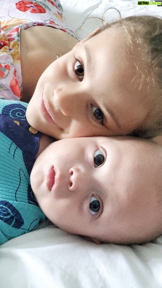 Elisabetta Fantone Instagram - I gave them each other. 👧👶 #siblinglove - I dreamed and envisioned what this moment would feel like when I found out I was pregnant with my son. It didn't come close to the reality of what this truly feels like. My heart is filled with gratitude, bursting with joy and love. #thankyoulord Je leur ai donné l'un à l'autre.👧👶 #frèreetsoeur - J'ai rêvé et imaginé à quoi ressemblerait ce moment quand j'ai découvert que j'étais enceinte de mon fils. Ce que j'imaginais ne se rapproche pas de la réalité de ce à quoi je ressens vraiment. Mon cœur est rempli de gratitude et déborde de joie et d'amour que ces mots ne sont même pas assez pour d'écrire mes sentiments. #MerciSeigneur #brotherandsister #siblinggoals #preemiestrong #preemiebaby