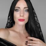 Elisabetta Fantone Instagram - 'Hearts are wild creatures, that's why our ribs are cages' - #MorticiaAddams 🎃 #AddamsFamily #SpookyHalloween