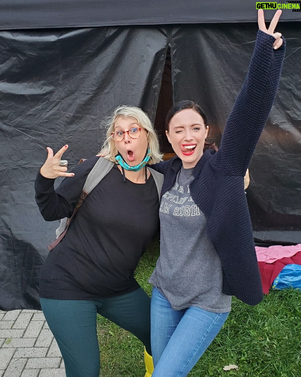 Elisabetta Fantone Instagram - It's a wrap for the first season of La Petite Mairesse! What an epic summer spent filming in Canada. I had so much fun playing the hilarious part of Lisa Pigeon and being directed by two wonderful directors @mplaurencelle & @nathalietoriel I love every single cast and crew member on this production. I had some of the best laughs on this set. Can't wait until next time. 💗 🎬📽 C'est un wrap pour la première saison de La Petite Mairesse! Quel été épique passé en tournage au Canada. Je me suis tellement amusée à incarner le rôle hilarant de Lisa Pigeon et à être dirigée par deux merveilleuses réalisatrices @mplaurencelle & @nathalietoriel J'adore chaque membre de la distribution et de l'équipe de cette production. J'ai eu certains des meilleurs fous rires sur ce plateau. Hâte aux prochaines retrouvailles. #onset #tournagetélé #tvseries Sudbury, Ontario
