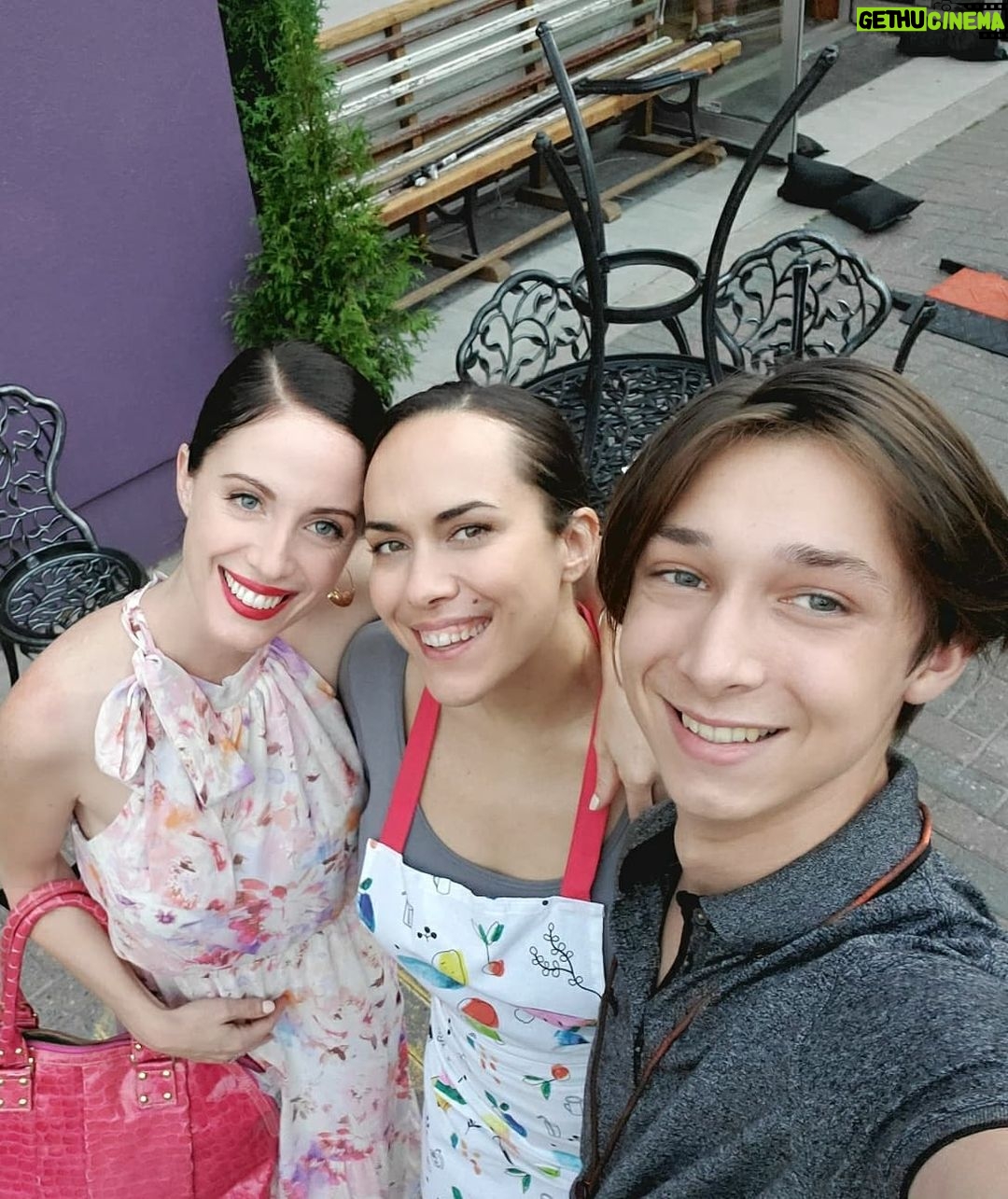 Elisabetta Fantone Instagram - It's a wrap for the first season of La Petite Mairesse! What an epic summer spent filming in Canada. I had so much fun playing the hilarious part of Lisa Pigeon and being directed by two wonderful directors @mplaurencelle & @nathalietoriel I love every single cast and crew member on this production. I had some of the best laughs on this set. Can't wait until next time. 💗 🎬📽 C'est un wrap pour la première saison de La Petite Mairesse! Quel été épique passé en tournage au Canada. Je me suis tellement amusée à incarner le rôle hilarant de Lisa Pigeon et à être dirigée par deux merveilleuses réalisatrices @mplaurencelle & @nathalietoriel J'adore chaque membre de la distribution et de l'équipe de cette production. J'ai eu certains des meilleurs fous rires sur ce plateau. Hâte aux prochaines retrouvailles. #onset #tournagetélé #tvseries Sudbury, Ontario
