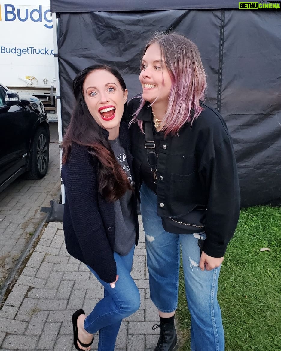 Elisabetta Fantone Instagram - It's a wrap for the first season of La Petite Mairesse! What an epic summer spent filming in Canada. I had so much fun playing the hilarious part of Lisa Pigeon and being directed by two wonderful directors @mplaurencelle & @nathalietoriel I love every single cast and crew member on this production. I had some of the best laughs on this set. Can't wait until next time. 💗 🎬📽 C'est un wrap pour la première saison de La Petite Mairesse! Quel été épique passé en tournage au Canada. Je me suis tellement amusée à incarner le rôle hilarant de Lisa Pigeon et à être dirigée par deux merveilleuses réalisatrices @mplaurencelle & @nathalietoriel J'adore chaque membre de la distribution et de l'équipe de cette production. J'ai eu certains des meilleurs fous rires sur ce plateau. Hâte aux prochaines retrouvailles. #onset #tournagetélé #tvseries Sudbury, Ontario
