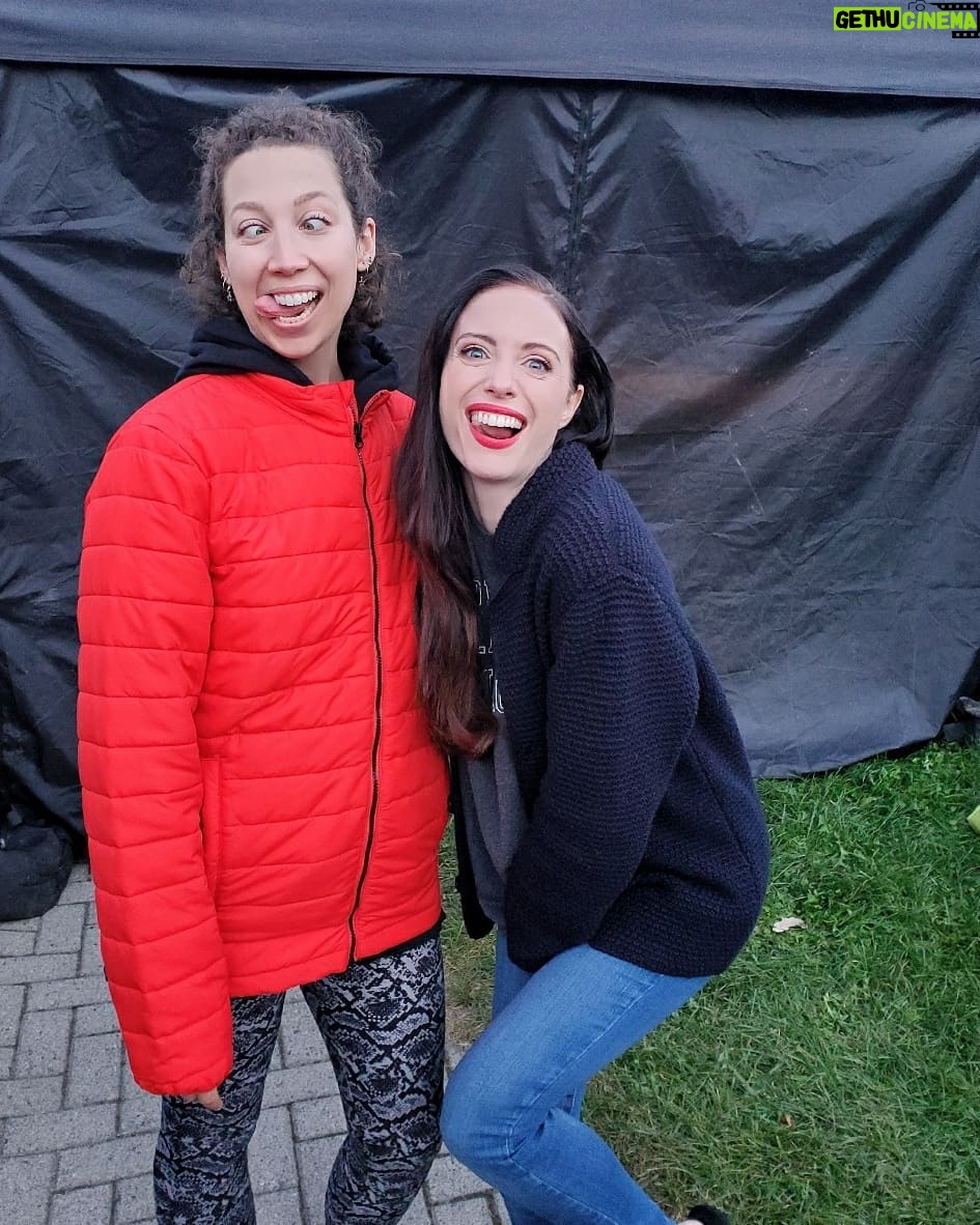 Elisabetta Fantone Instagram - It's a wrap for the first season of La Petite Mairesse! What an epic summer spent filming in Canada. I had so much fun playing the hilarious part of Lisa Pigeon and being directed by two wonderful directors @mplaurencelle & @nathalietoriel I love every single cast and crew member on this production. I had some of the best laughs on this set. Can't wait until next time. 💗 🎬📽 C'est un wrap pour la première saison de La Petite Mairesse! Quel été épique passé en tournage au Canada. Je me suis tellement amusée à incarner le rôle hilarant de Lisa Pigeon et à être dirigée par deux merveilleuses réalisatrices @mplaurencelle & @nathalietoriel J'adore chaque membre de la distribution et de l'équipe de cette production. J'ai eu certains des meilleurs fous rires sur ce plateau. Hâte aux prochaines retrouvailles. #onset #tournagetélé #tvseries Sudbury, Ontario