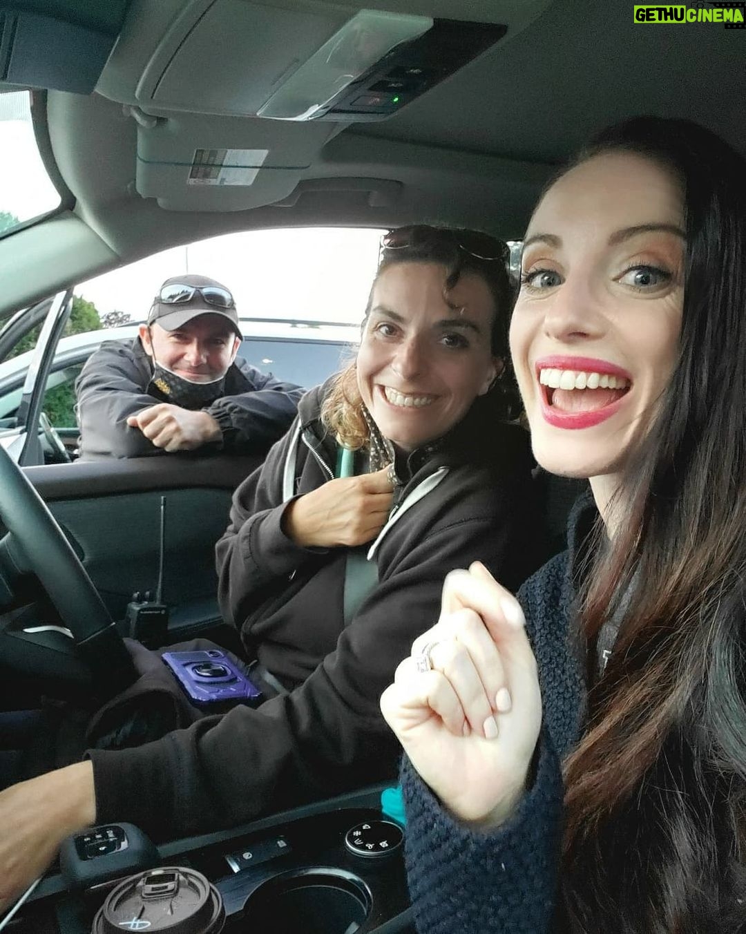 Elisabetta Fantone Instagram - It's a wrap for the first season of La Petite Mairesse! What an epic summer spent filming in Canada. I had so much fun playing the hilarious part of Lisa Pigeon and being directed by two wonderful directors @mplaurencelle & @nathalietoriel I love every single cast and crew member on this production. I had some of the best laughs on this set. Can't wait until next time. 💗 🎬📽 C'est un wrap pour la première saison de La Petite Mairesse! Quel été épique passé en tournage au Canada. Je me suis tellement amusée à incarner le rôle hilarant de Lisa Pigeon et à être dirigée par deux merveilleuses réalisatrices @mplaurencelle & @nathalietoriel J'adore chaque membre de la distribution et de l'équipe de cette production. J'ai eu certains des meilleurs fous rires sur ce plateau. Hâte aux prochaines retrouvailles. #onset #tournagetélé #tvseries Sudbury, Ontario