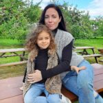 Elisabetta Fantone Instagram - 🍎 picking while in Montreal with the family! Since in Miami it's pretty much summer all year long and we don't get to experiance all the seasons (not complaining 😉🌞) it was nice to have my daughter get a little taste of what fall is like (I know summer is not technically over but...you know) Brought back some childhood memories too! Hope you all enjoyed your summer! 🇨🇦 #autumnvibes #applepicking #montreal #canada