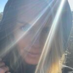 Eliza Coupe Instagram – S H I N E ✨🖤✨

#nofilter #forrealtho #nomakeup #nuthin #but #light #shine #your #light #love Topanga, California