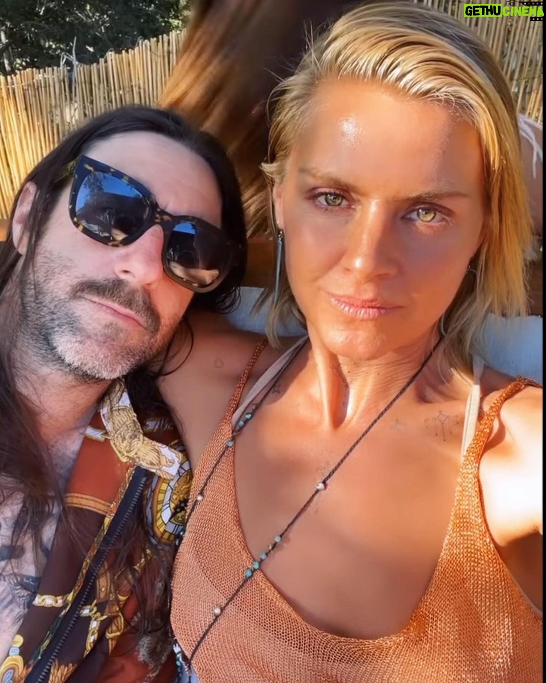 Eliza Coupe - 1.5K Likes - 🐝