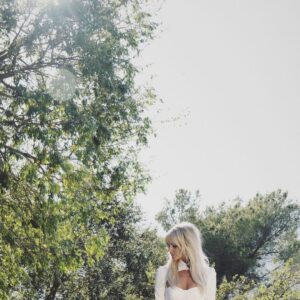 Eliza Coupe Instagram - Rex asked to be edited from this one. She felt bloated. #igotyouboo 

🤍 @mynxiiwhite 📸
🤍 @sueseocolor 💇🏼‍♀️
🤍 @cocoarigal 👩🏻‍🎨

#igotyourbackrex #babysgotback #artsyfartsy #photography #love #raiseyourvibration #raiseyourfrequency #levelup #ootd #editorialphotography #fedafartialfartography