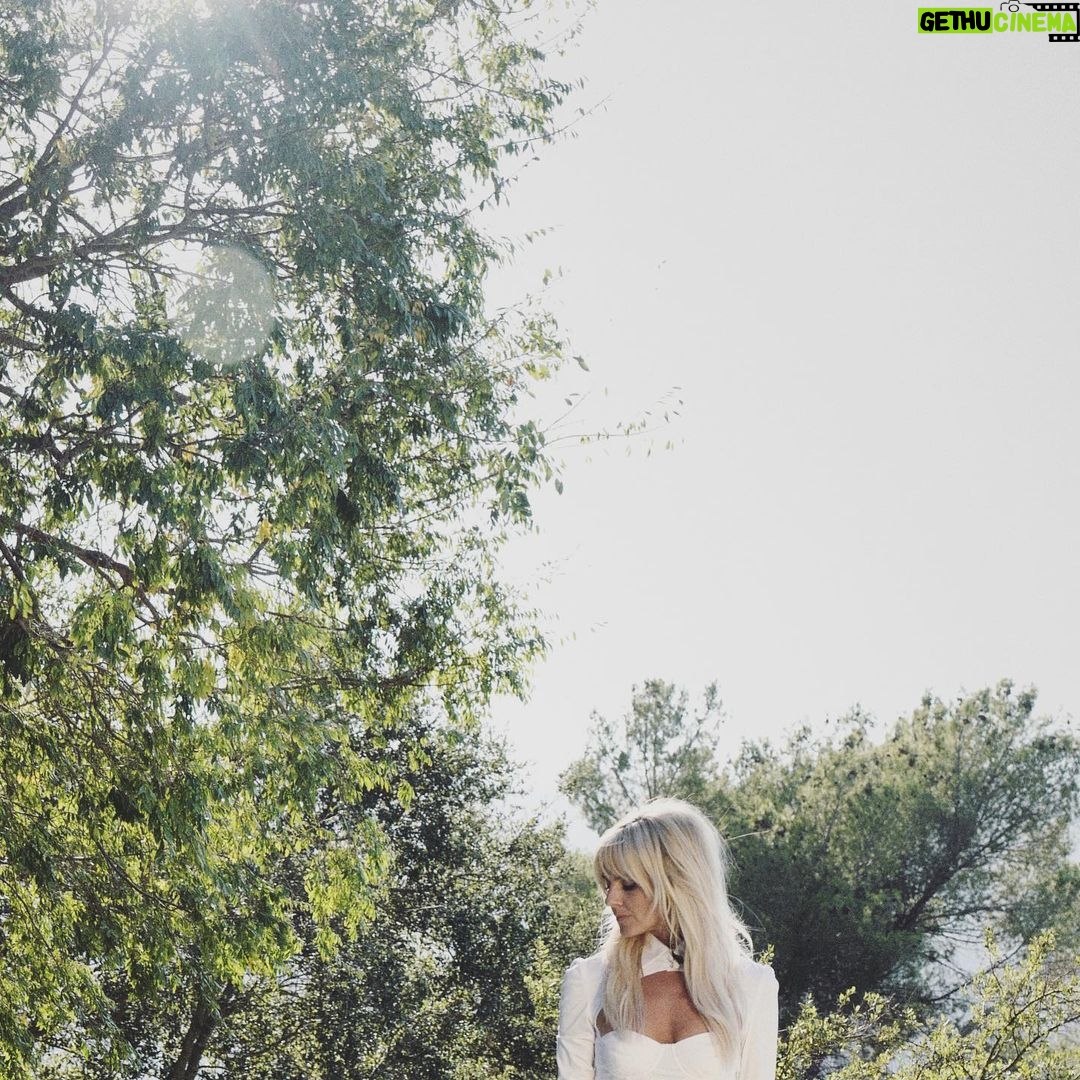 Eliza Coupe - 1.6K Likes - Rex asked to be edited from this one. She felt bloated. #igotyouboo
🤍 @mynxiiwhite 📸
🤍 @sueseocolor 💇🏼♀️
🤍 @cocoarigal 👩🏻🎨
#igotyourbackrex #babysgotback #artsyfartsy #photography #love #raiseyourvibration #raiseyourfrequency #levelup #ootd #editorialphotography #fedafartialfartography