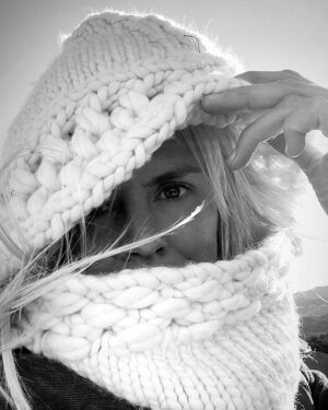 Eliza Coupe Instagram - Good morning 2021. Eye see you. 🤍
.
.
.
#newyearnewhat #hattynewyear #yourewelcome #getoutside #breathe #elevate #infinitepossibilities #live #laugh #love #light #be #trust #5d #flow #happynewyear #rex #farts