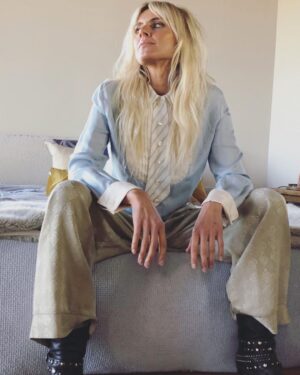 Eliza Coupe Instagram - So glad my hands let me join them for this shot. 
.
🤍 @mynxiiwhite 
🤍 @sueseocolor 
🤍 @cocoarigal 
🤍 @jen_m_egan 
.
#hands #wokeuplikethis #vintage #vintagevalentino #bootseason #boots #boobs #sure #photography #bts #topanga #coven #hair #blondie #didimentionhands #yourewelcome