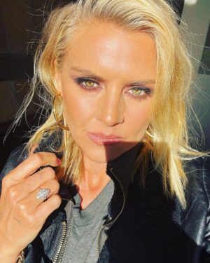Eliza Coupe Instagram - So much fun at the @rebootonhulu premiere last night! Honored and happy to be part of such a great show! It’s streaming now on @hulu gooooo waaaaatch iiit! 

Also BIIIIIIG thank you to my glam squad! 
Hair: @jrz_beauty 
Makeup: @danielepiersonsbeauty 
Fashionista: @cocoarigal 

#reboothulu #premiere #hulu #hair #makeup #glam #outlawchic #shewearsshortshorts #ootd #bts #fashion #style #harleydavidson #vintage #hashtag #faaarts