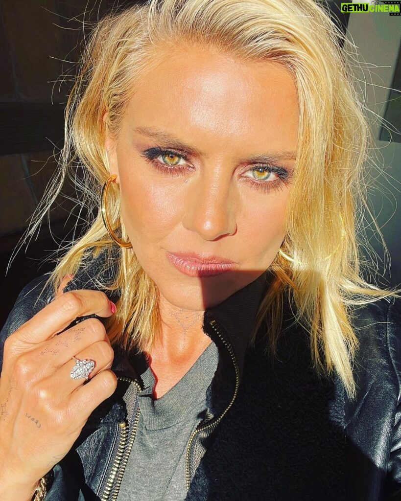 Eliza Coupe Instagram - So much fun at the @rebootonhulu premiere last night! Honored and happy to be part of such a great show! It’s streaming now on @hulu gooooo waaaaatch iiit! Also BIIIIIIG thank you to my glam squad! Hair: @jrz_beauty Makeup: @danielepiersonsbeauty Fashionista: @cocoarigal #reboothulu #premiere #hulu #hair #makeup #glam #outlawchic #shewearsshortshorts #ootd #bts #fashion #style #harleydavidson #vintage #hashtag #faaarts Fox Studio Lot