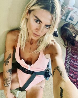 Eliza Coupe Instagram - Summer blaaa blaaaaa blaaaaaaaaa 🤷🏼‍♀️ 😘

#photodump #hashtag