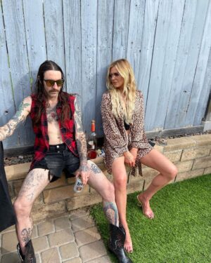 Eliza Coupe Instagram - The Marks’ 🖤

#love #corona #hottrash #hoteverything #bde